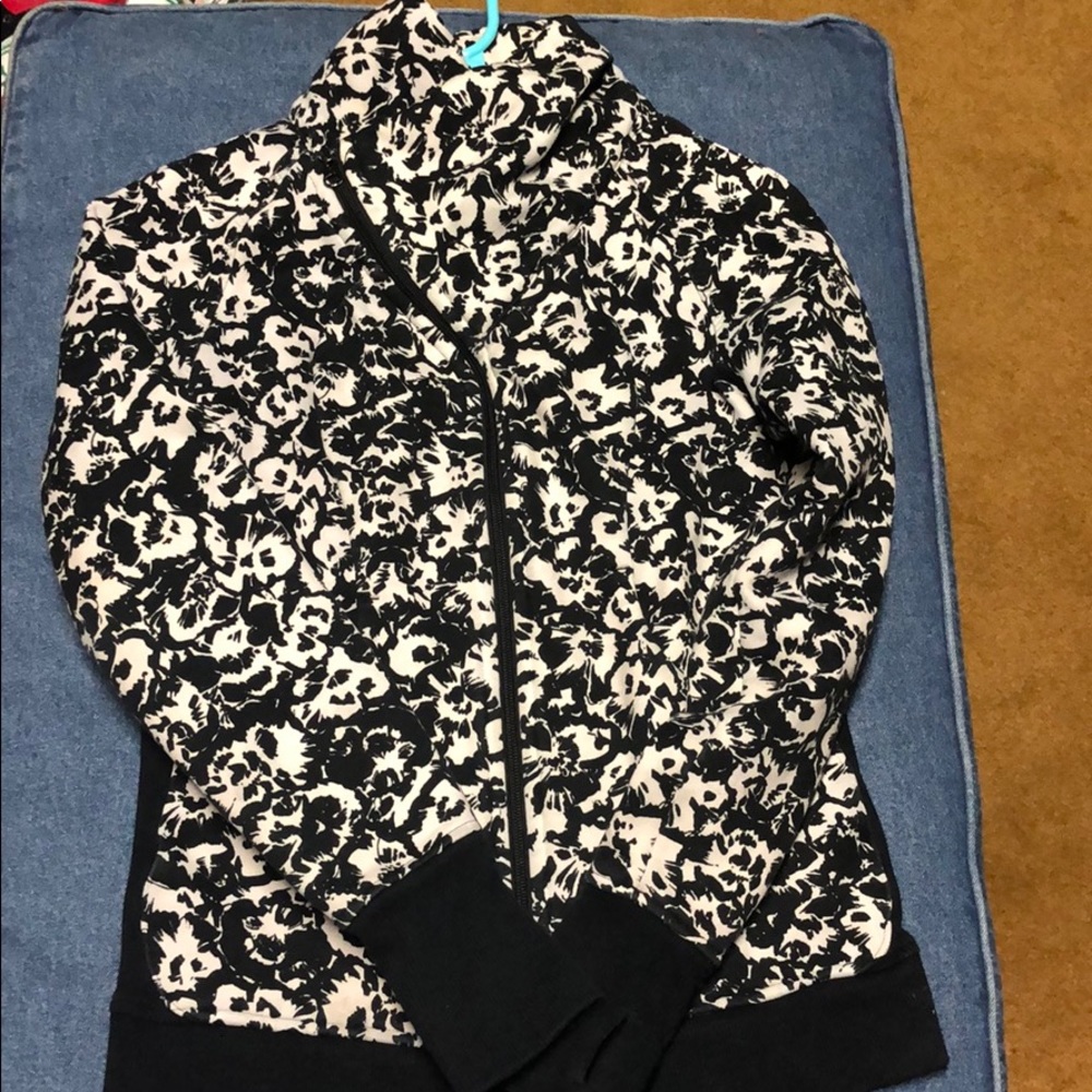 Lululemon black and white sweatshirt zip-up